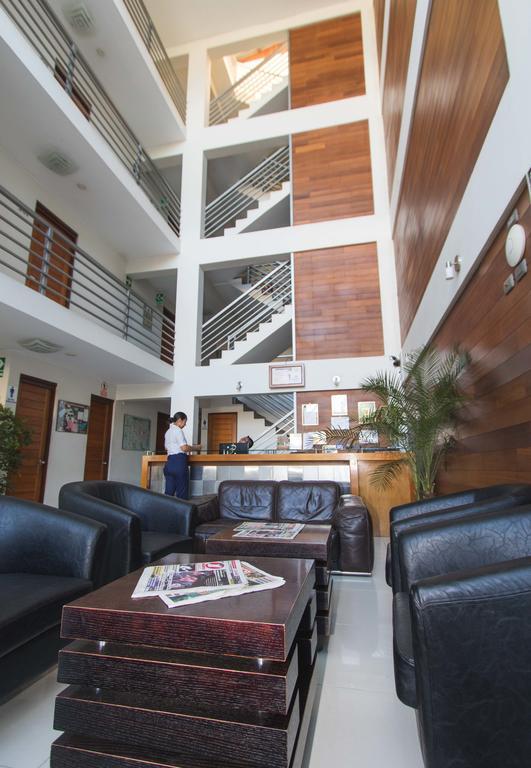 Hotel Boulevard Plaza プカルパ エクステリア 写真